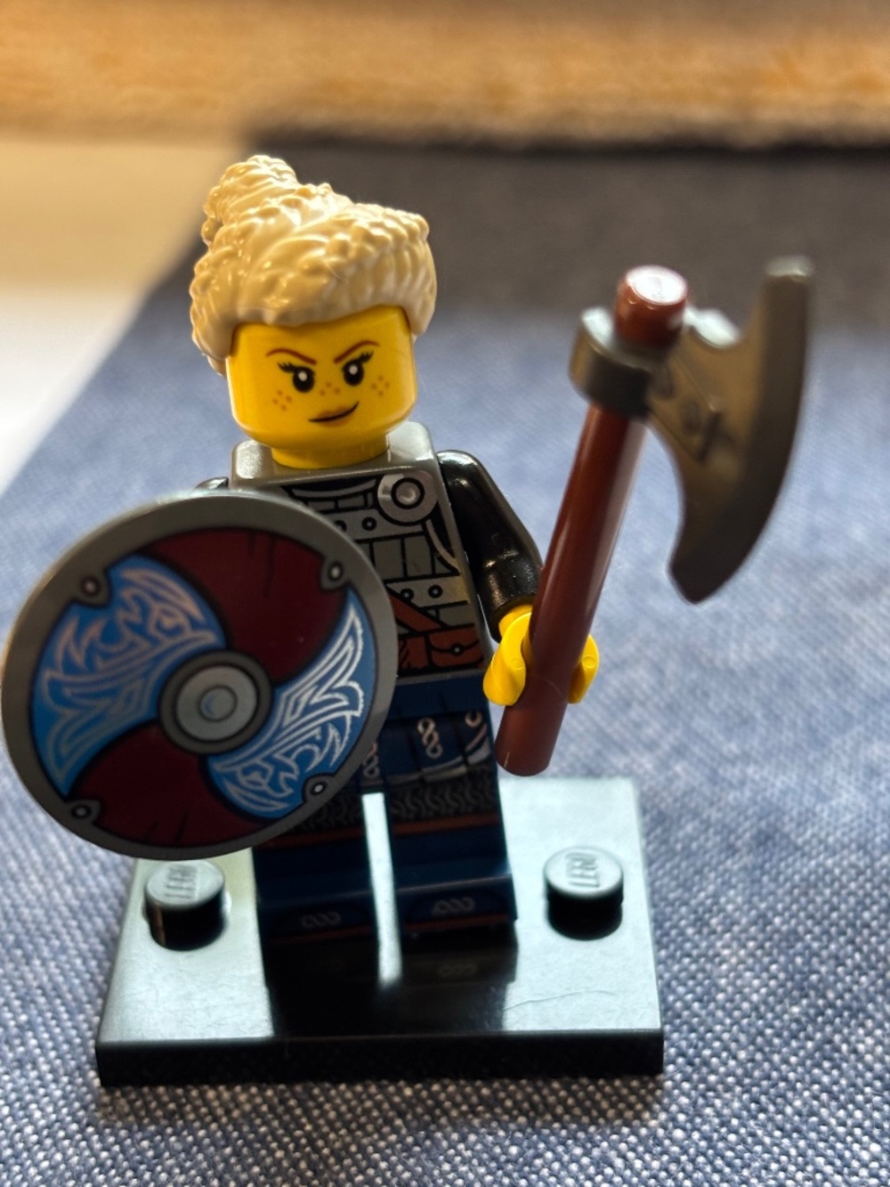 LEGO IDEAS Cuusoo "Shield-Maiden" idea170 with stand & accessories.